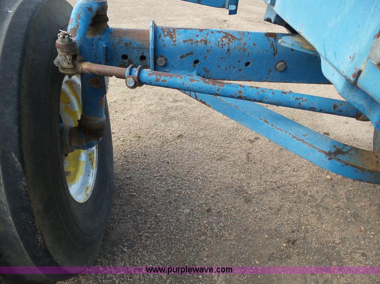 image for item J6026 1975 Ford 8600 tractor