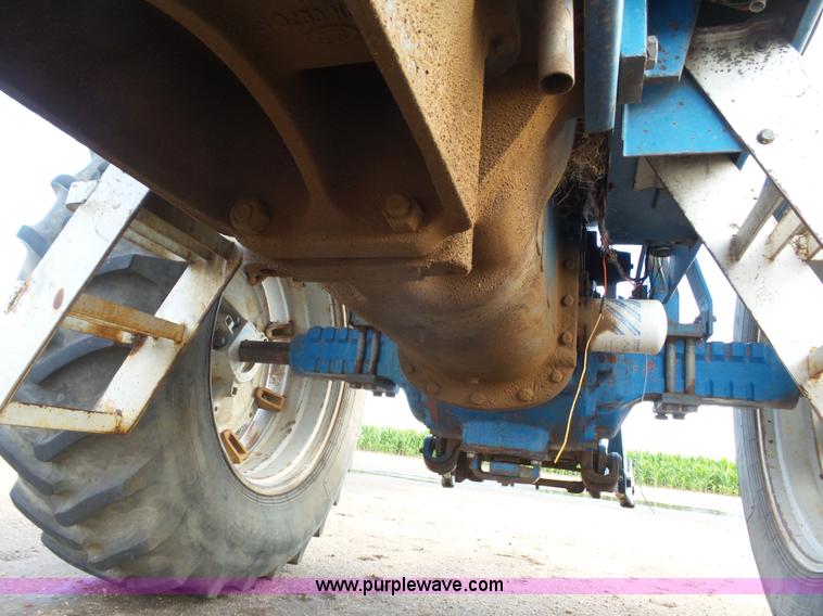 image for item J6026 1975 Ford 8600 tractor