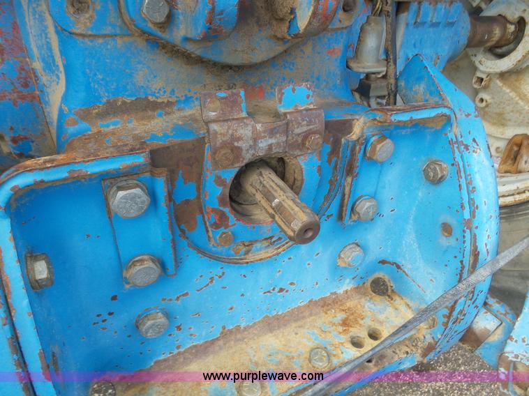 image for item J6026 1975 Ford 8600 tractor