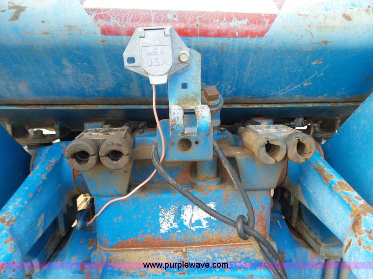 image for item J6026 1975 Ford 8600 tractor