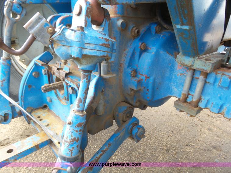 image for item J6026 1975 Ford 8600 tractor