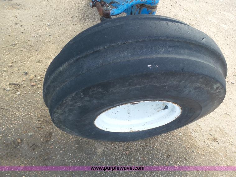 image for item J6026 1975 Ford 8600 tractor