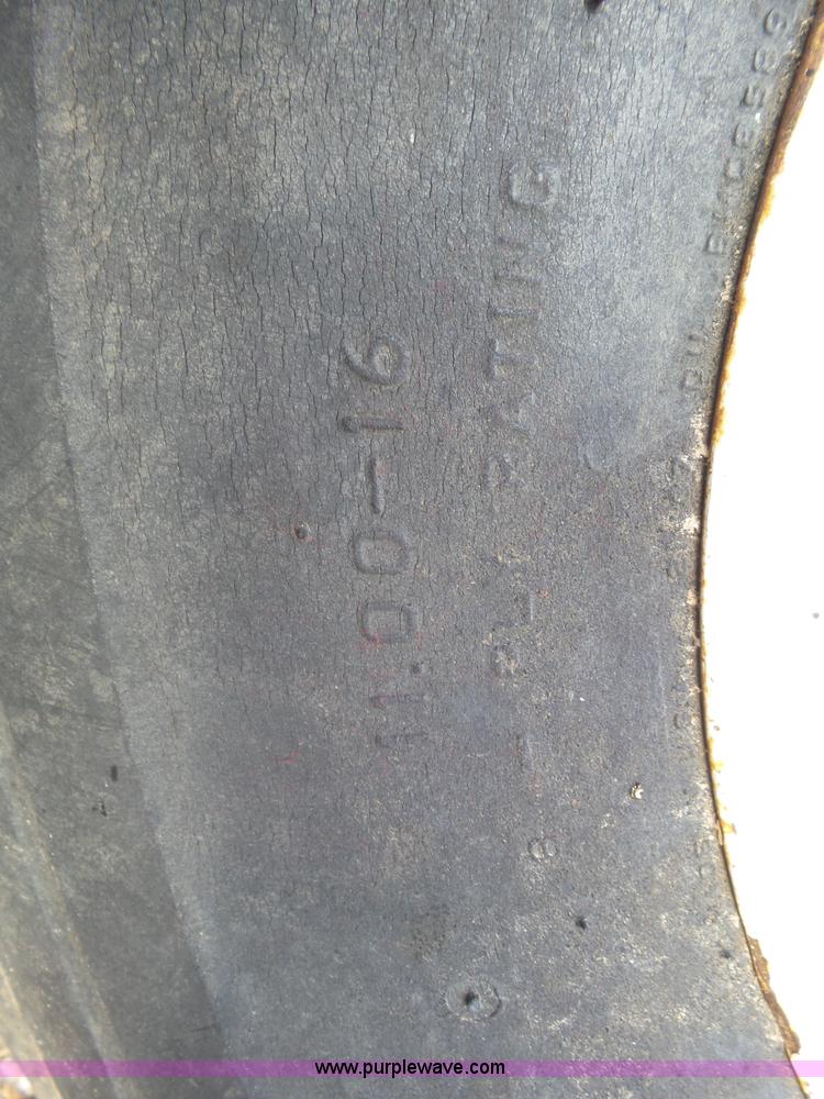 image for item J6026 1975 Ford 8600 tractor