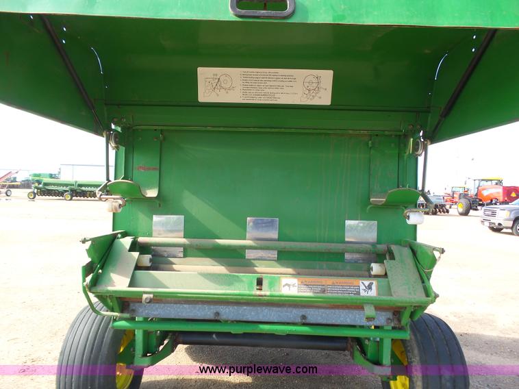 image for item J6027 2000 John Deere 467 Silage Special round baler