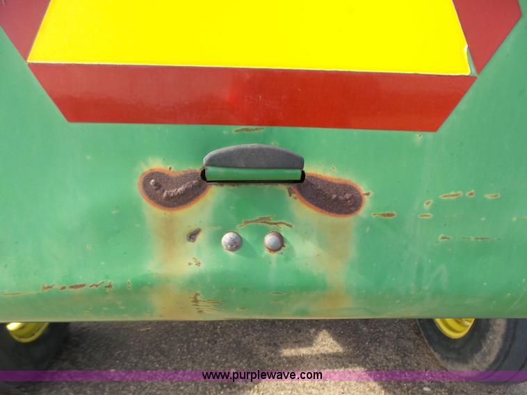 image for item J6027 2000 John Deere 467 Silage Special round baler