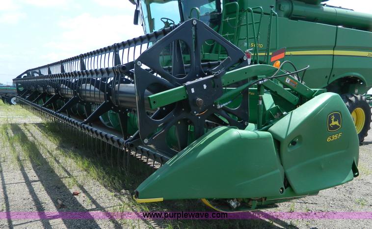 image for item J8854 2012 John Deere 635 flex head