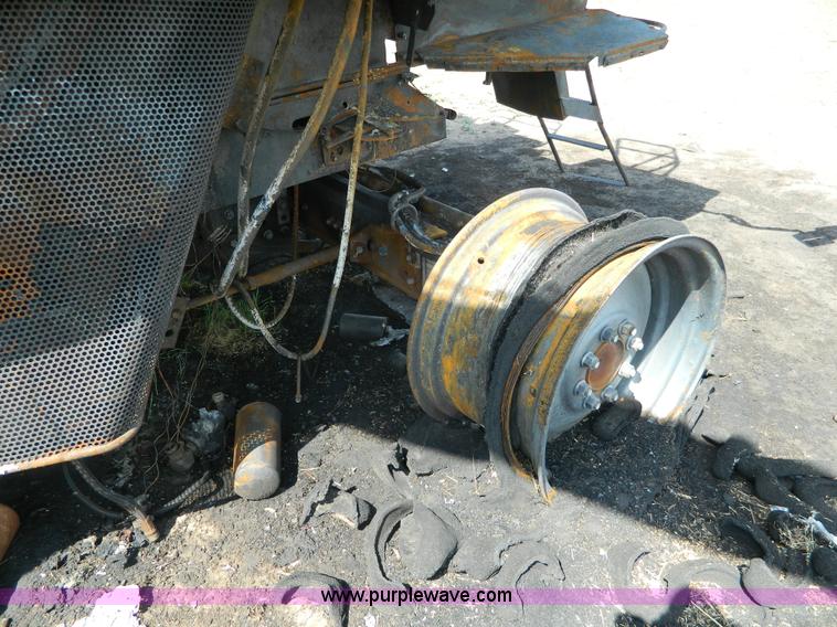 image for item J8855 2005 Case IH 2388 combine