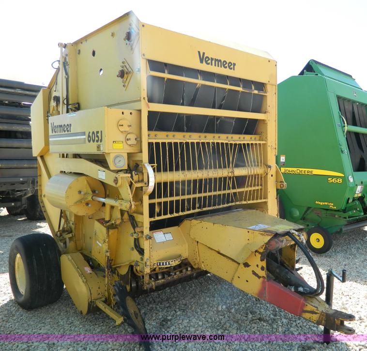 image for item J8866 1987 Vermeer 605J round baler