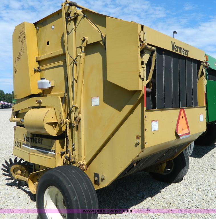 image for item J8866 1987 Vermeer 605J round baler