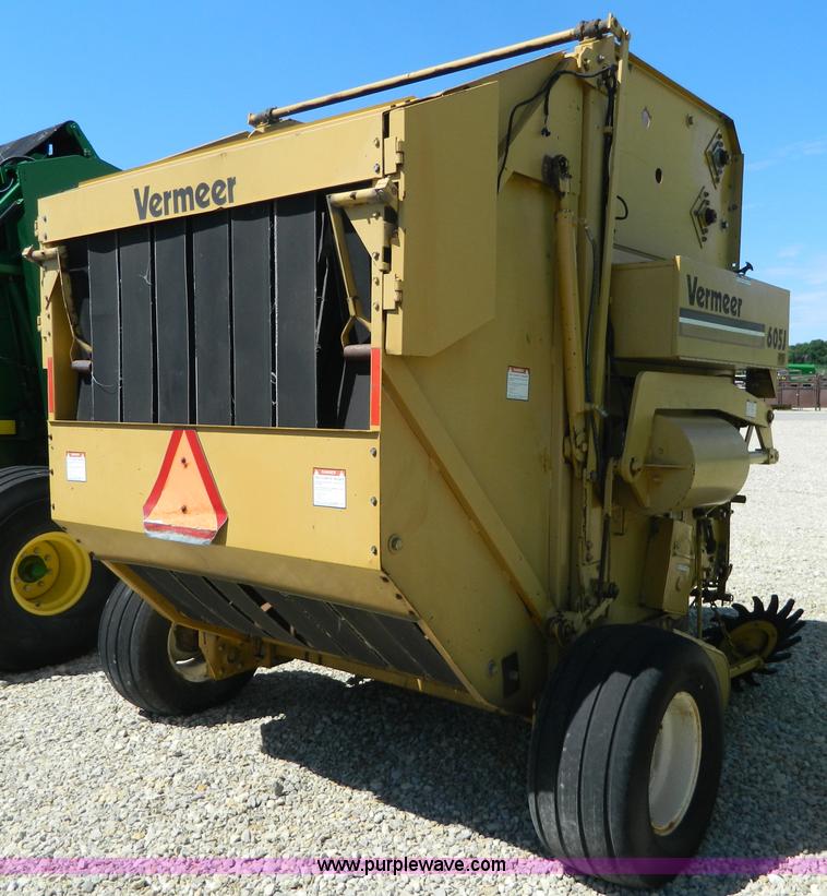image for item J8866 1987 Vermeer 605J round baler