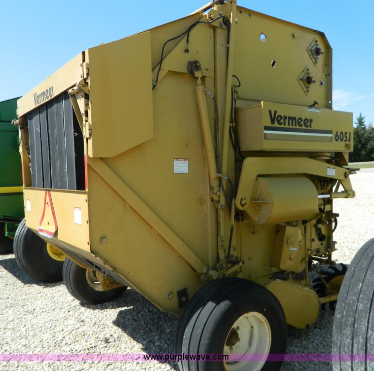image for item J8866 1987 Vermeer 605J round baler