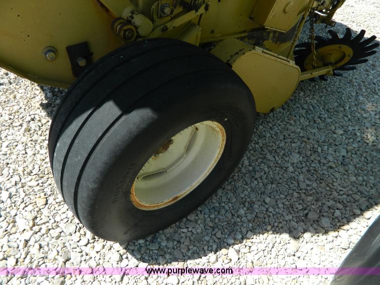 image for item J8866 1987 Vermeer 605J round baler