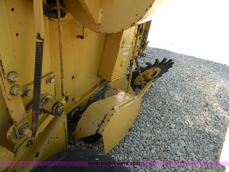 image for item J8866 1987 Vermeer 605J round baler