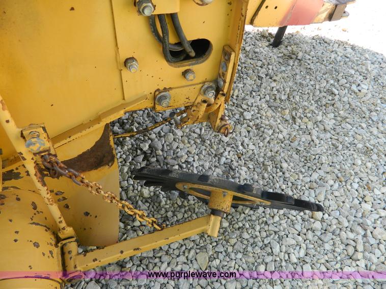 image for item J8866 1987 Vermeer 605J round baler