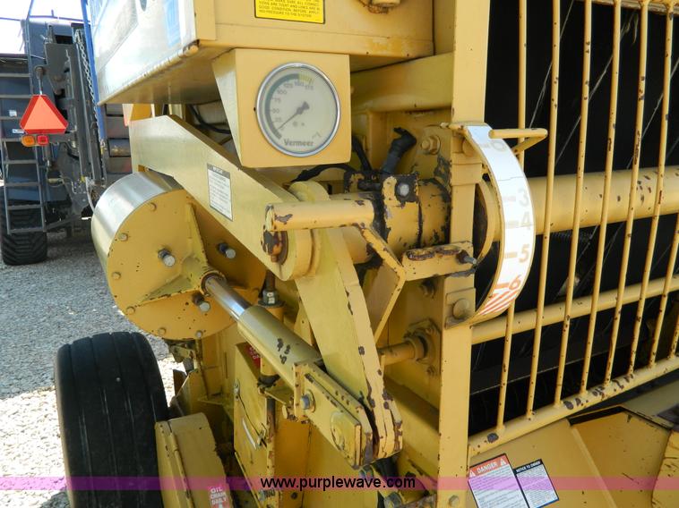 image for item J8866 1987 Vermeer 605J round baler