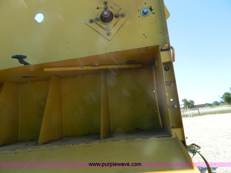 image for item J8866 1987 Vermeer 605J round baler