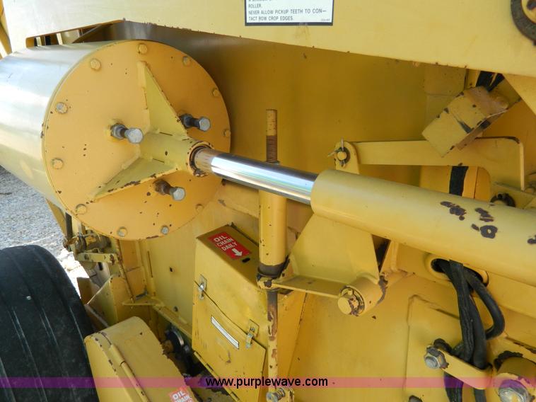 image for item J8866 1987 Vermeer 605J round baler