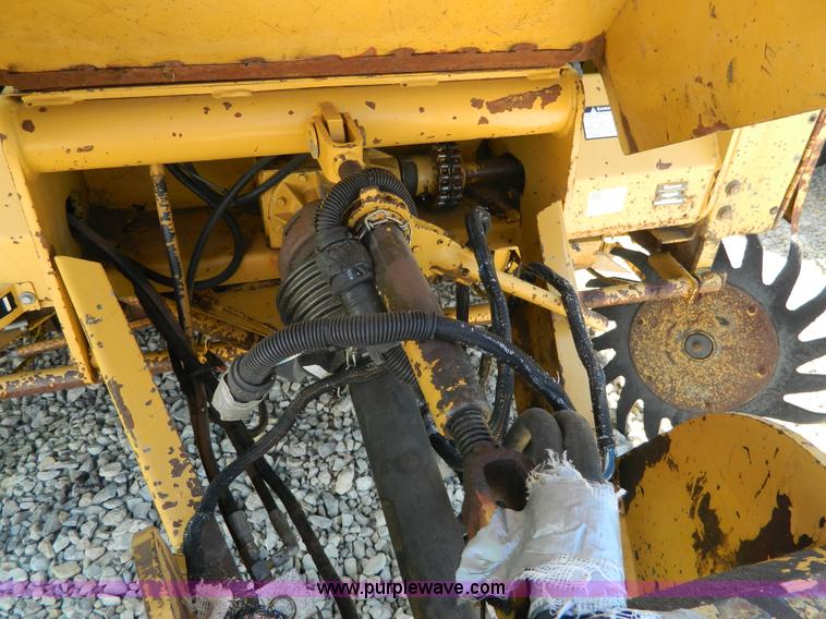 image for item J8866 1987 Vermeer 605J round baler