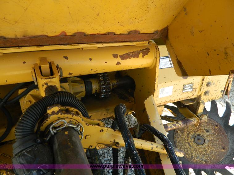 image for item J8866 1987 Vermeer 605J round baler