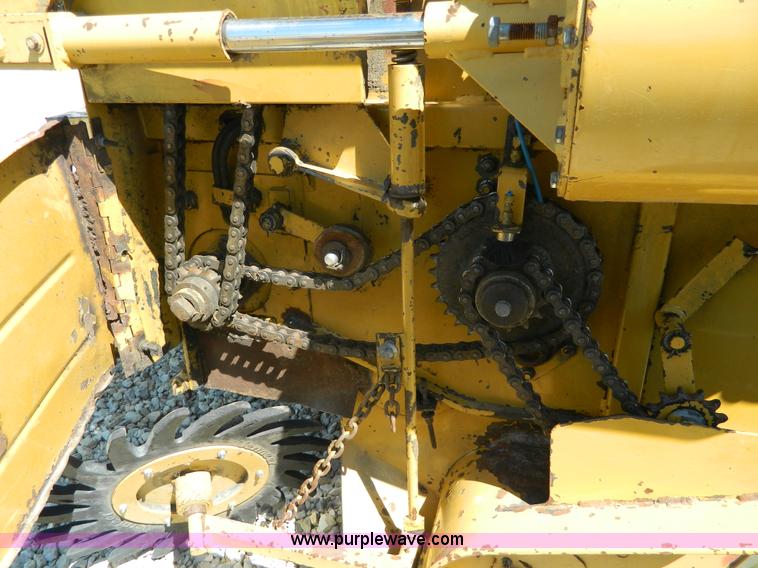 image for item J8866 1987 Vermeer 605J round baler