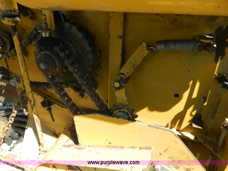 image for item J8866 1987 Vermeer 605J round baler