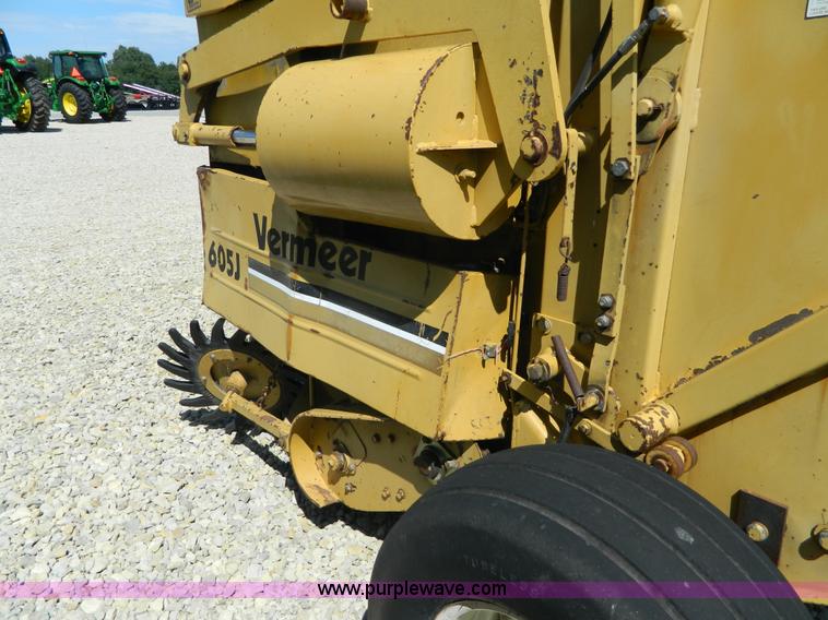 image for item J8866 1987 Vermeer 605J round baler