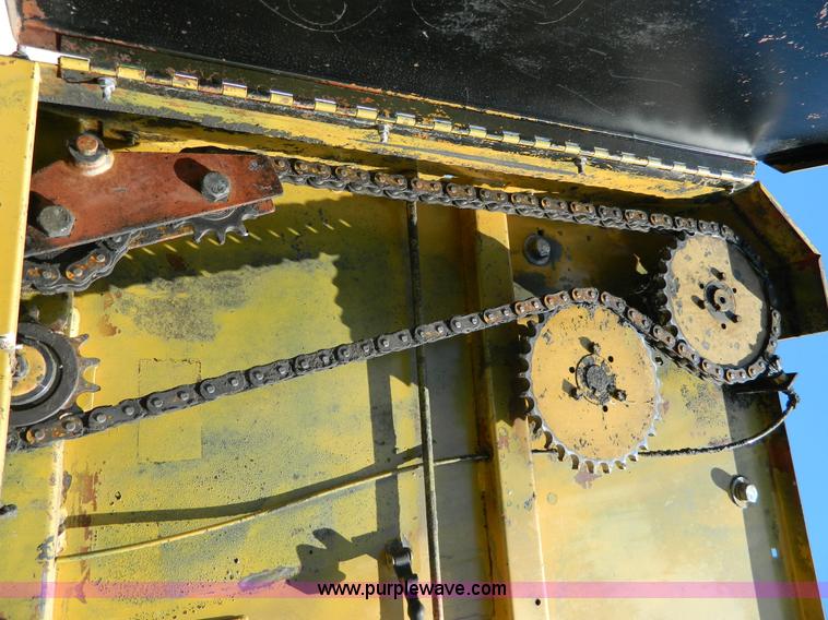 image for item J8866 1987 Vermeer 605J round baler