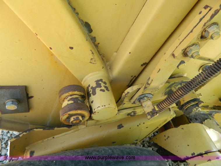 image for item J8866 1987 Vermeer 605J round baler