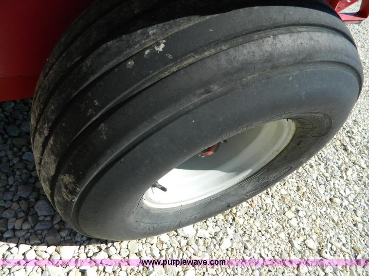 image for item J8867 1995 Gehl 1875 round baler