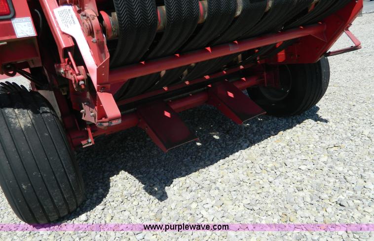 image for item J8867 1995 Gehl 1875 round baler