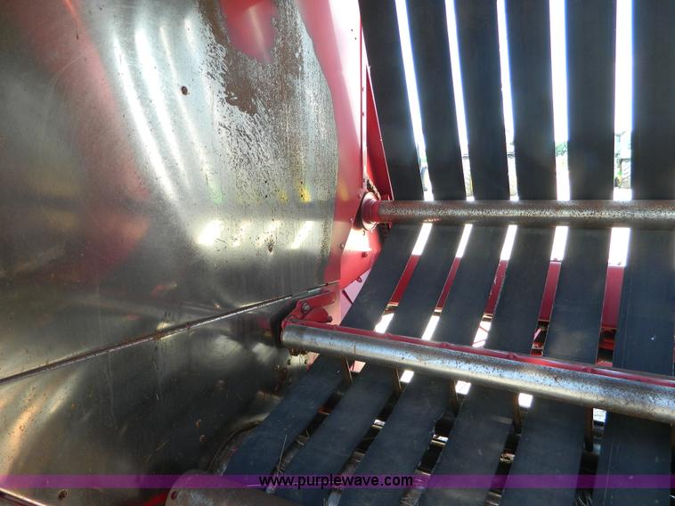 image for item J8867 1995 Gehl 1875 round baler