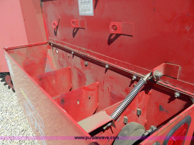 image for item J8867 1995 Gehl 1875 round baler