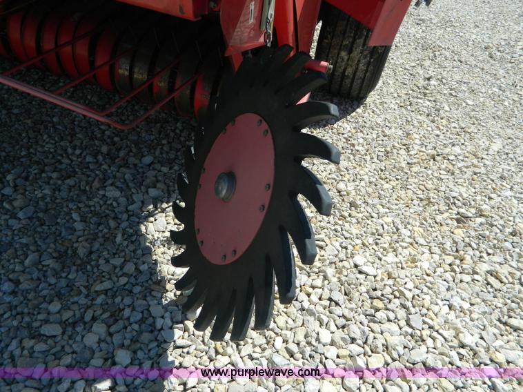 image for item J8867 1995 Gehl 1875 round baler