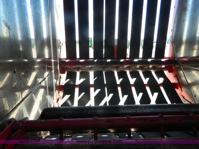 image for item J8867 1995 Gehl 1875 round baler