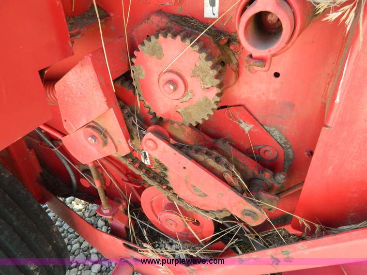 image for item J8867 1995 Gehl 1875 round baler