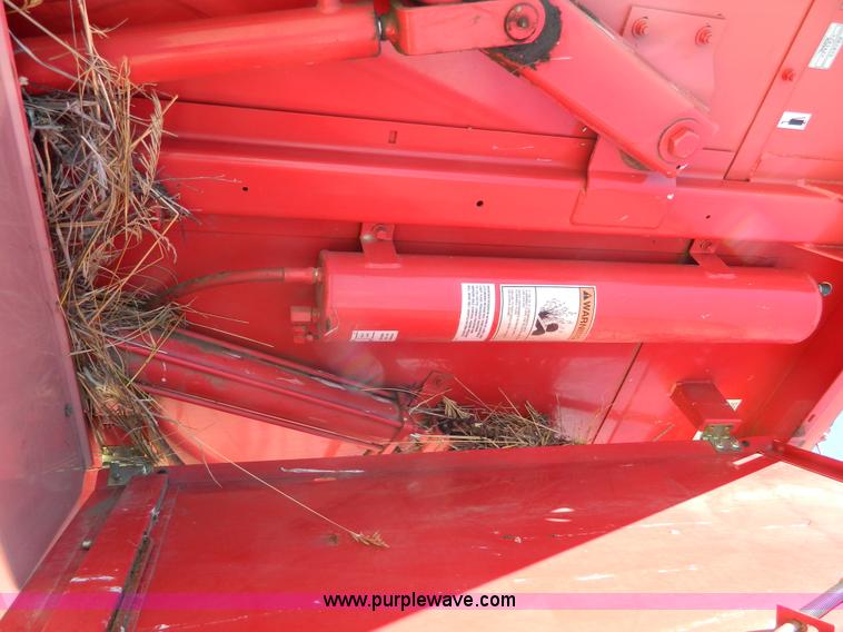 image for item J8867 1995 Gehl 1875 round baler