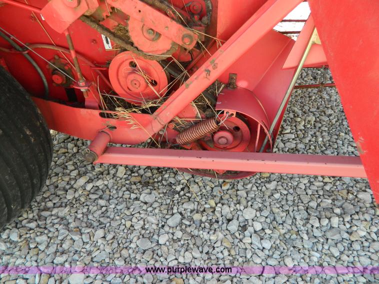 image for item J8867 1995 Gehl 1875 round baler