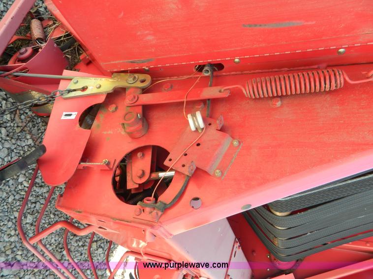 image for item J8867 1995 Gehl 1875 round baler