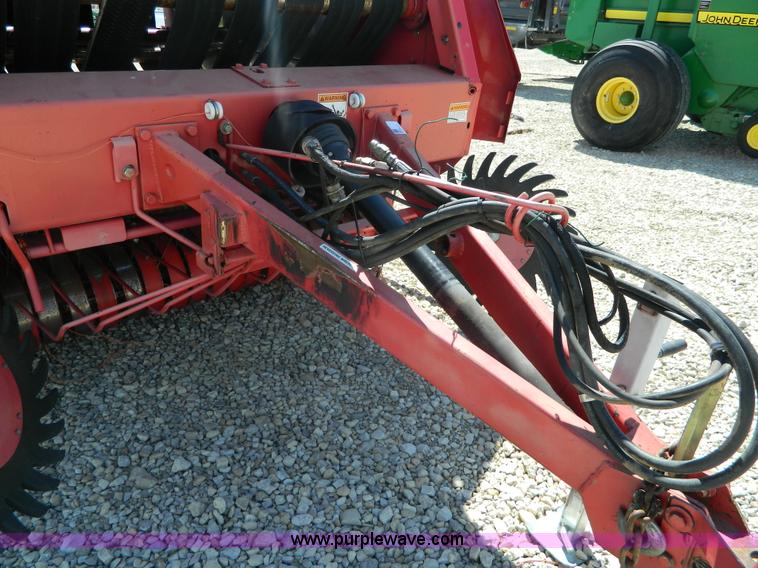 image for item J8867 1995 Gehl 1875 round baler