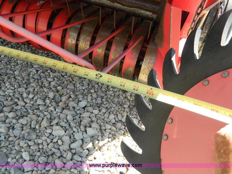 image for item J8867 1995 Gehl 1875 round baler