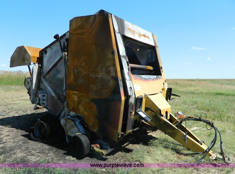 image for item J8868 2004 Vermeer 605M round baler