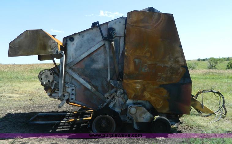 image for item J8868 2004 Vermeer 605M round baler