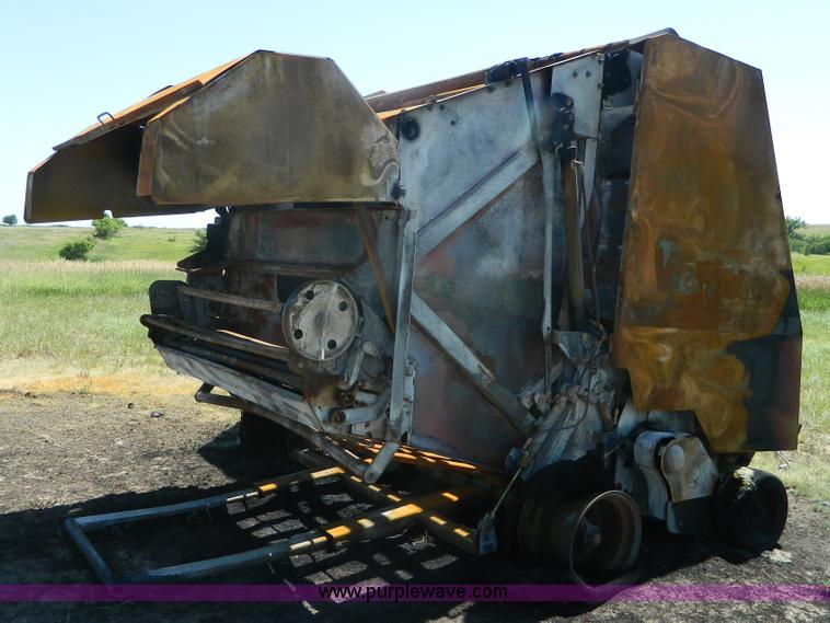 image for item J8868 2004 Vermeer 605M round baler