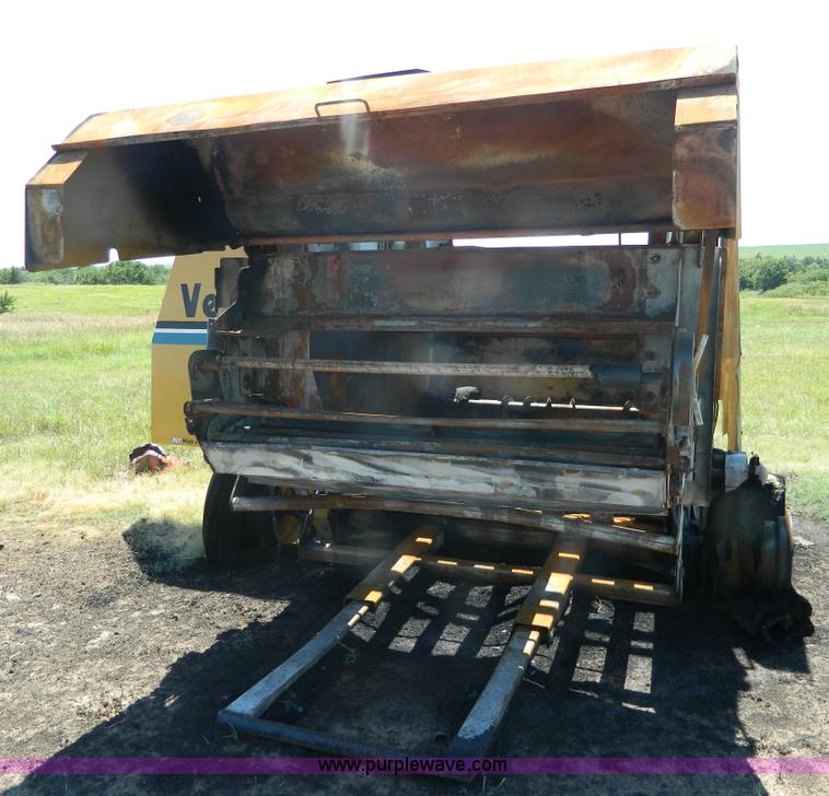 image for item J8868 2004 Vermeer 605M round baler