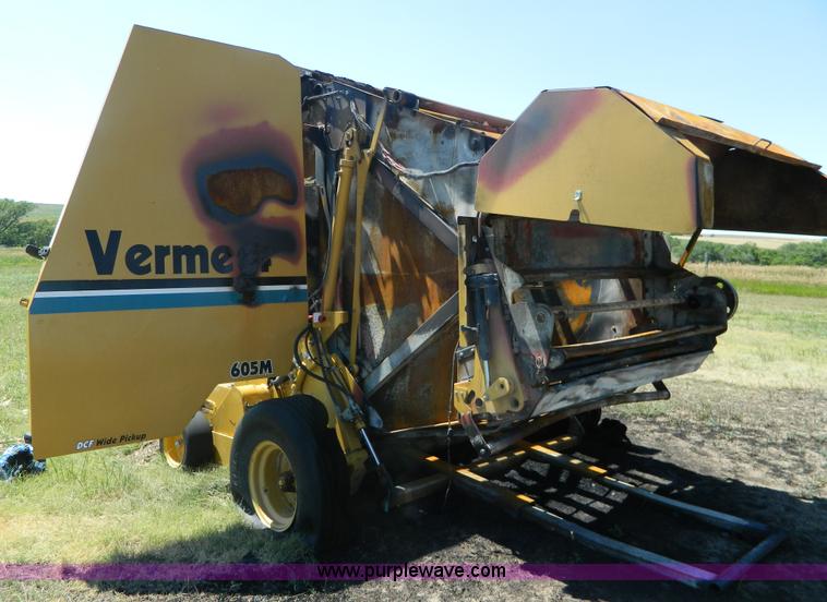 image for item J8868 2004 Vermeer 605M round baler