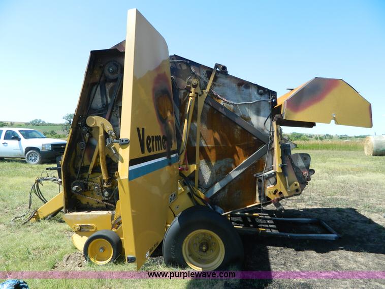 image for item J8868 2004 Vermeer 605M round baler