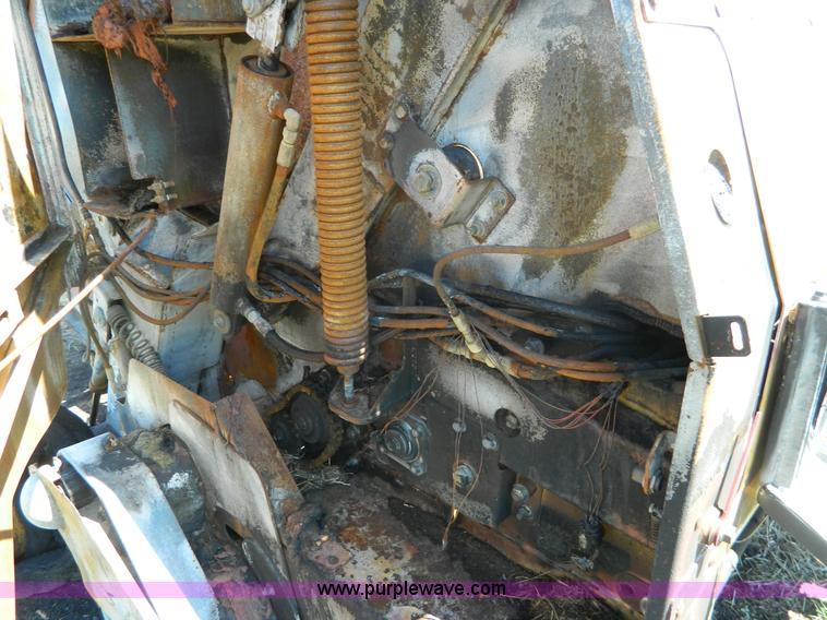 image for item J8868 2004 Vermeer 605M round baler