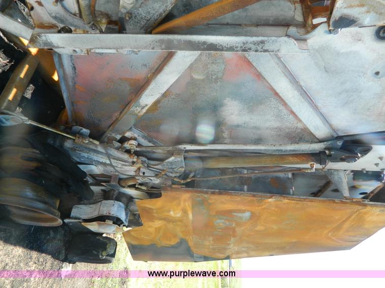 image for item J8868 2004 Vermeer 605M round baler