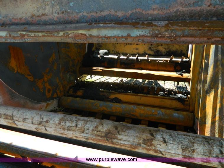 image for item J8868 2004 Vermeer 605M round baler