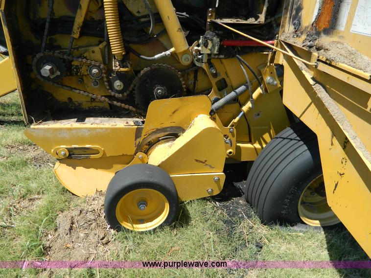 image for item J8868 2004 Vermeer 605M round baler